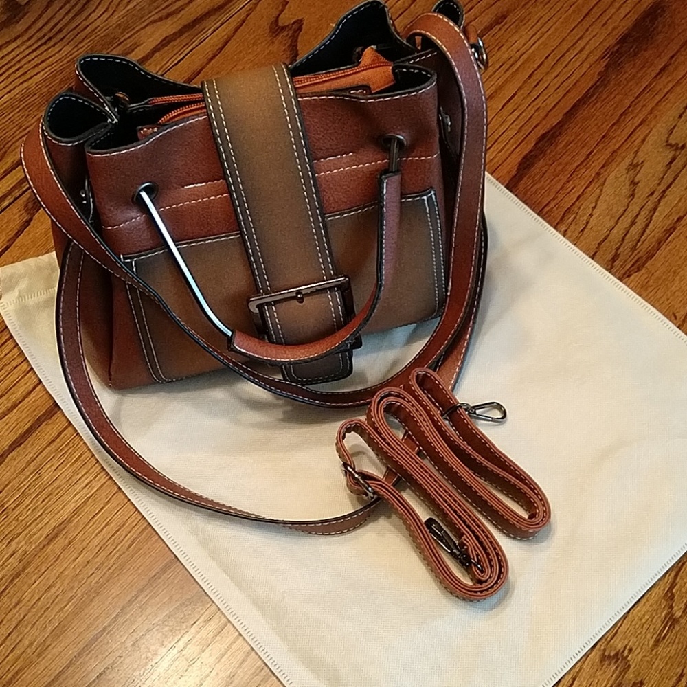 *MAKE AN OFFER!* Crossbody, vegan leather bag